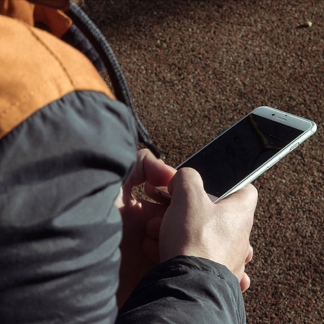 İtalya'da ortaokula kadar telefon yasağı