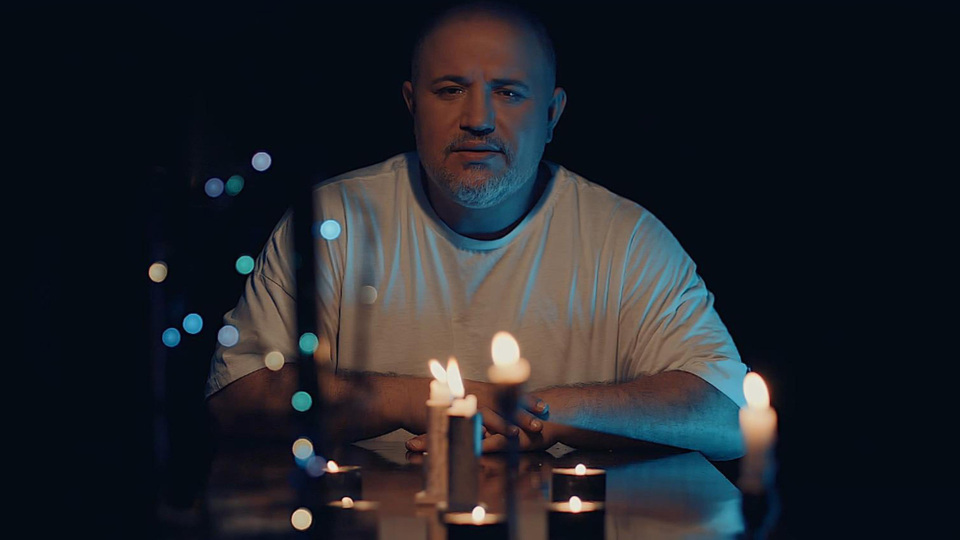 'El Gibi' şarkısına yeniden hayat verdi