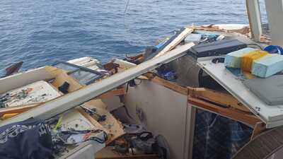 Yunan botları 'Kızıl Elma'ya saldırdı