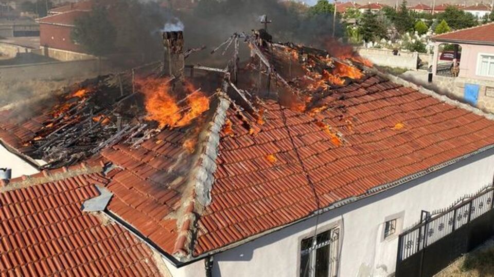Anne ile oğlu yangında can vermişti! Gizemli bir ölüm daha!