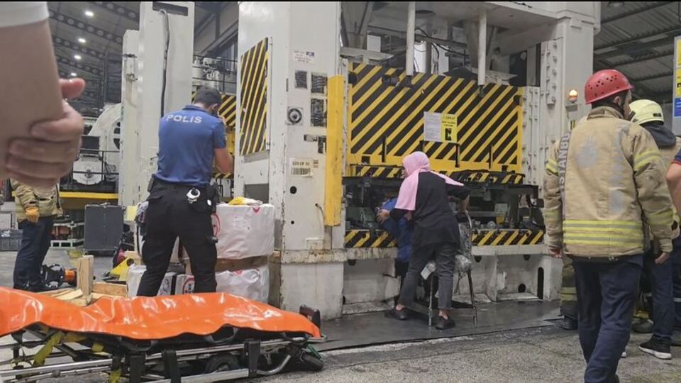 Feci kaza! Kadın işçinin eli koptu