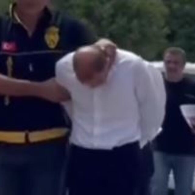Sahte kimlik düzenliyorlardı