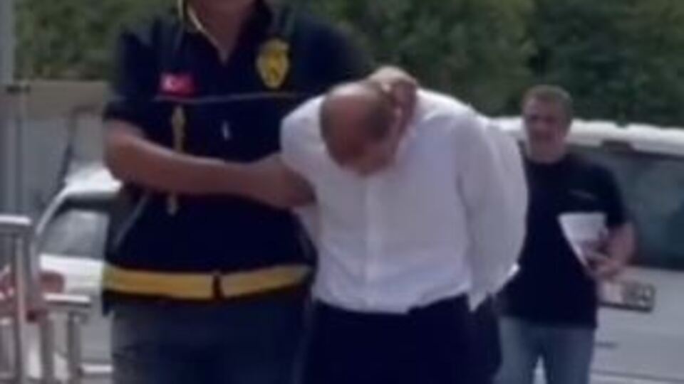 Sahte kimlik düzenliyorlardı