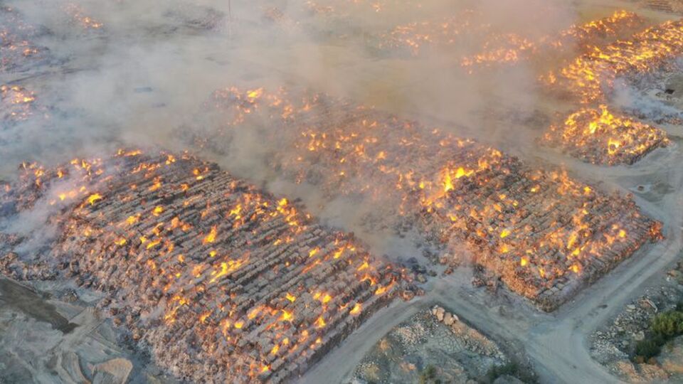 Kağıt fabrikasındaki yangın 2'nci günde