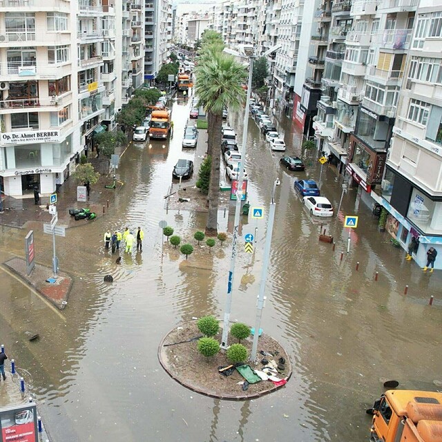 "Olası depremde deniz İzmir'in içine girecek"