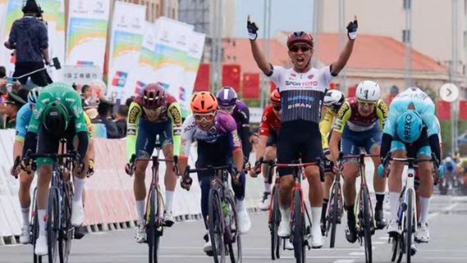 Ahmet Örken'den Çin'de etap zaferi