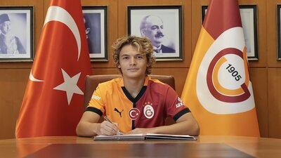 Efe Akman'dan 4 yıllık imza