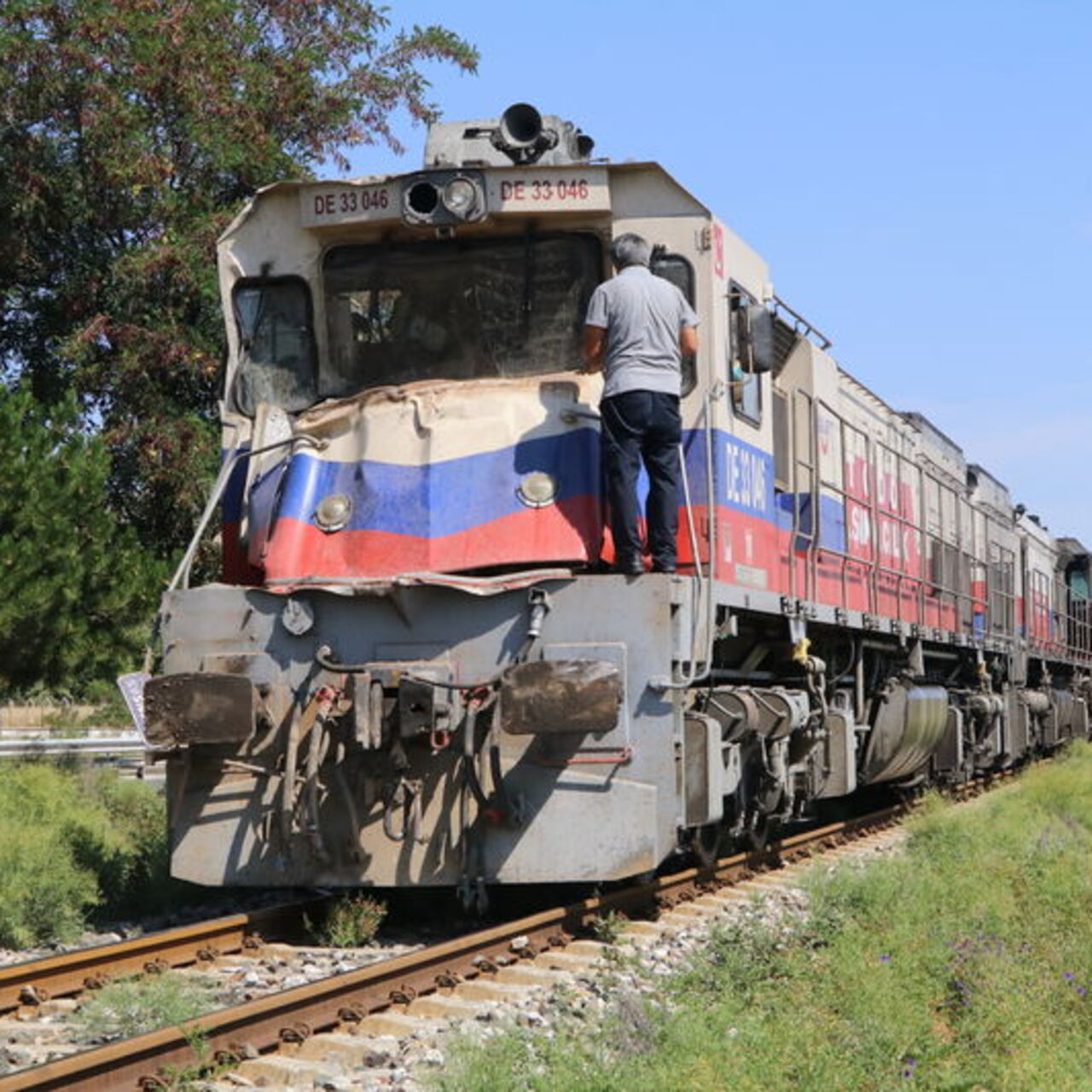 Tren kamyona çarptı! Ölü ve yaralılar var