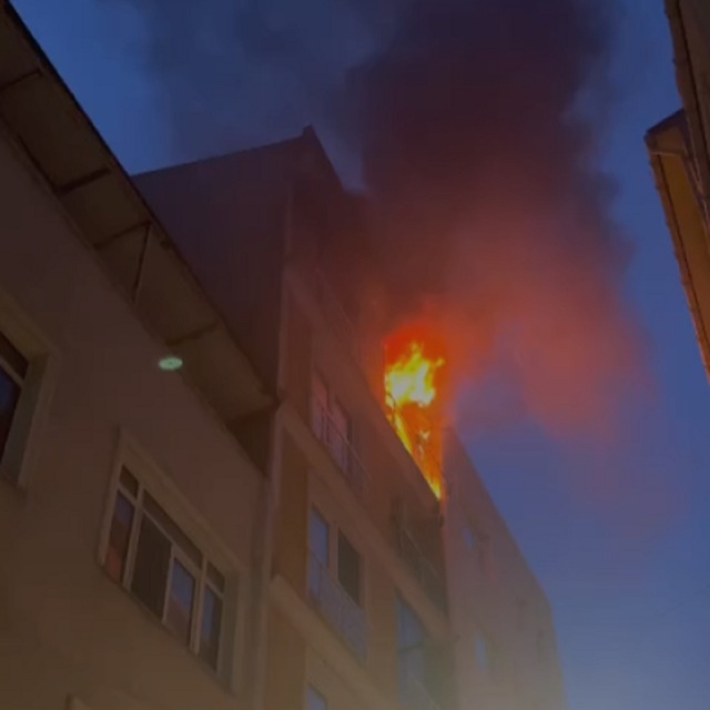 Buzdolabı bomba gibi patladı
