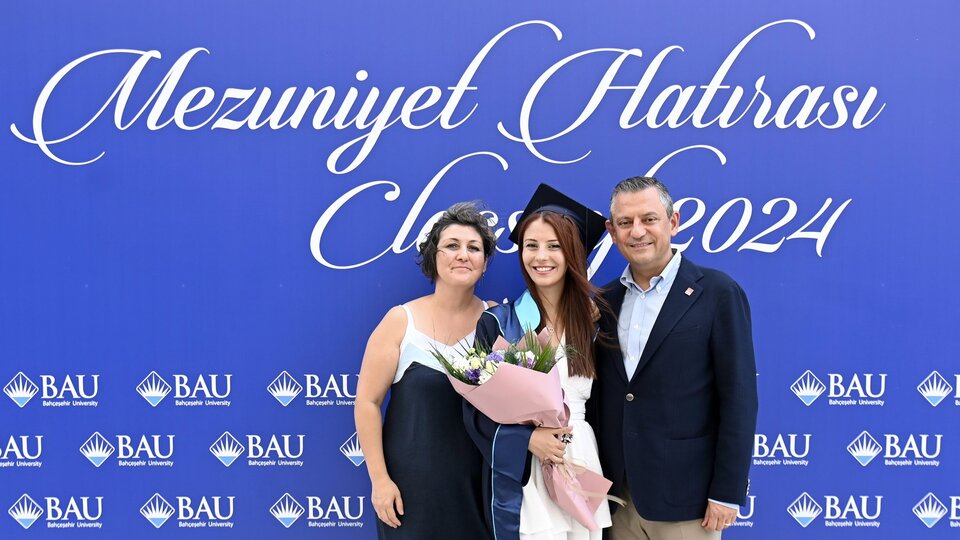 Özgür Özel'in kızı üniversiteden mezun oldu