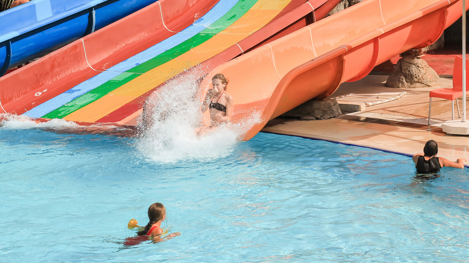 Kirli havuzda 'Hepatit A' virüsü tehlikesi!