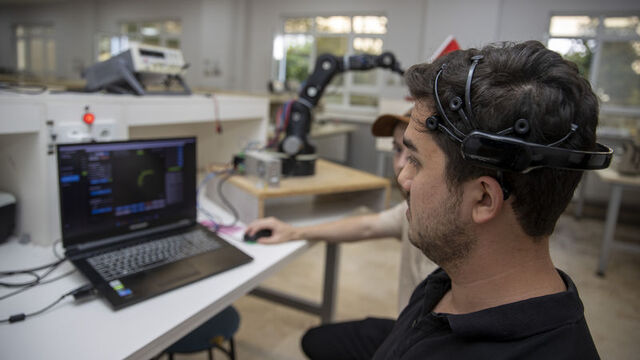 ALS hastaları için yapay zeka destekli robot kol geliştirildi