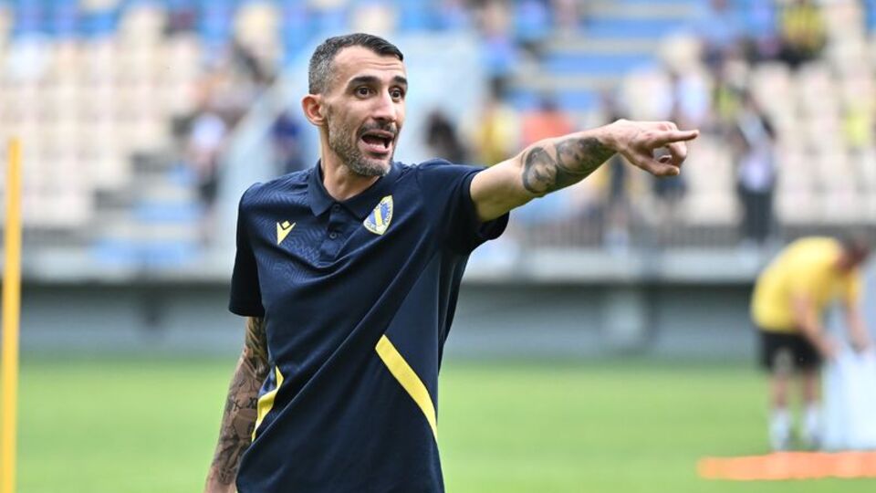 Mehmet Topal ilk resmi maçına çıkıyor