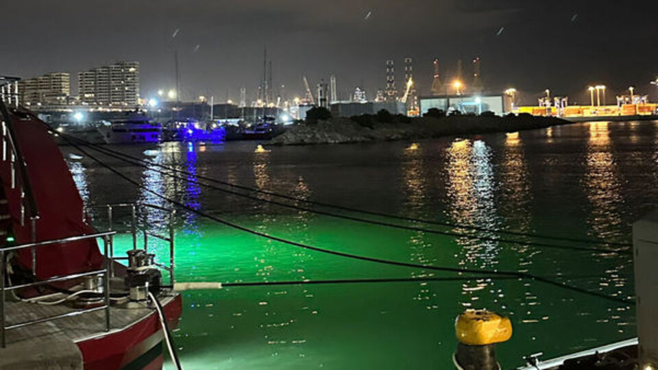 Marinada feci kaza! Tekne ve bot çarpıştı! Denize düştü!