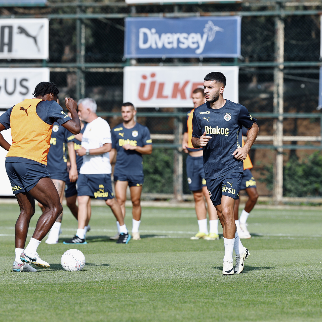 Fenerbahçe'den Galatasaray'a gönderme!