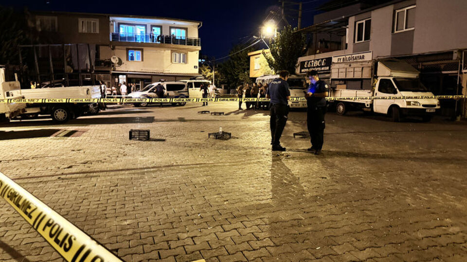 İzmir'de silahlı bıçaklı kavga: 4 yaralı