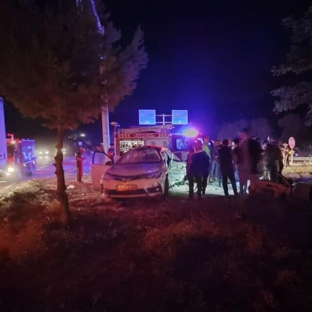 TIR ile çarpışan otomobil hurdaya döndü: 1 ölü, 3 yaralı