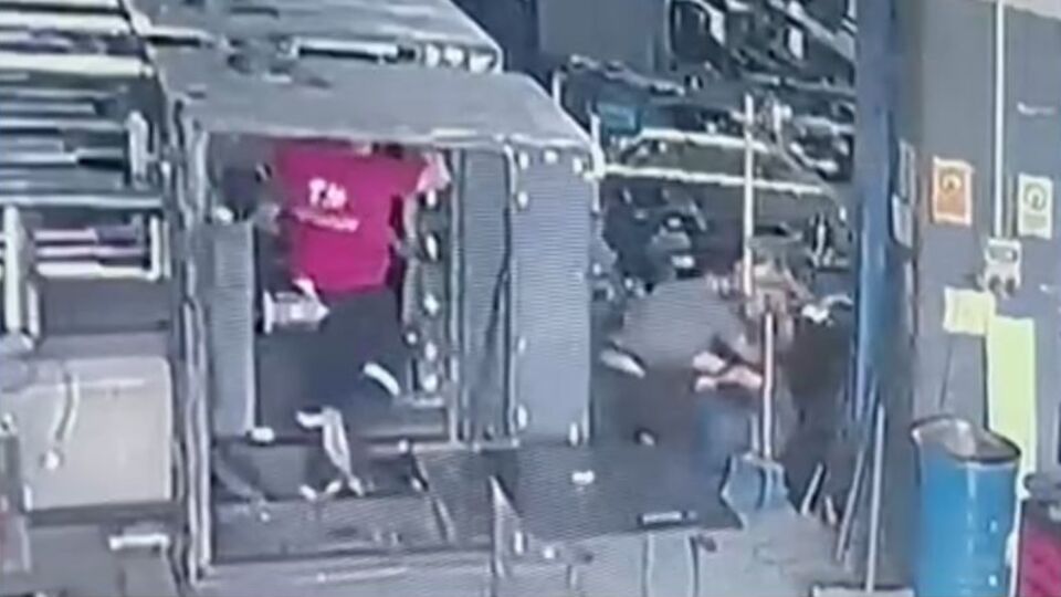 Önce kafa sonra yumruk! Klima cinayeti!