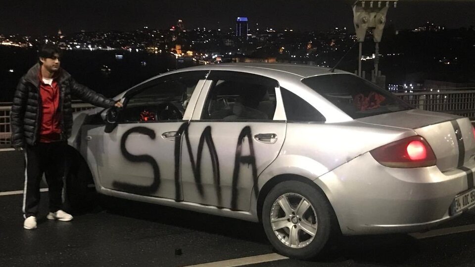 Köprüyü kapatmıştı! Tahliye edildi