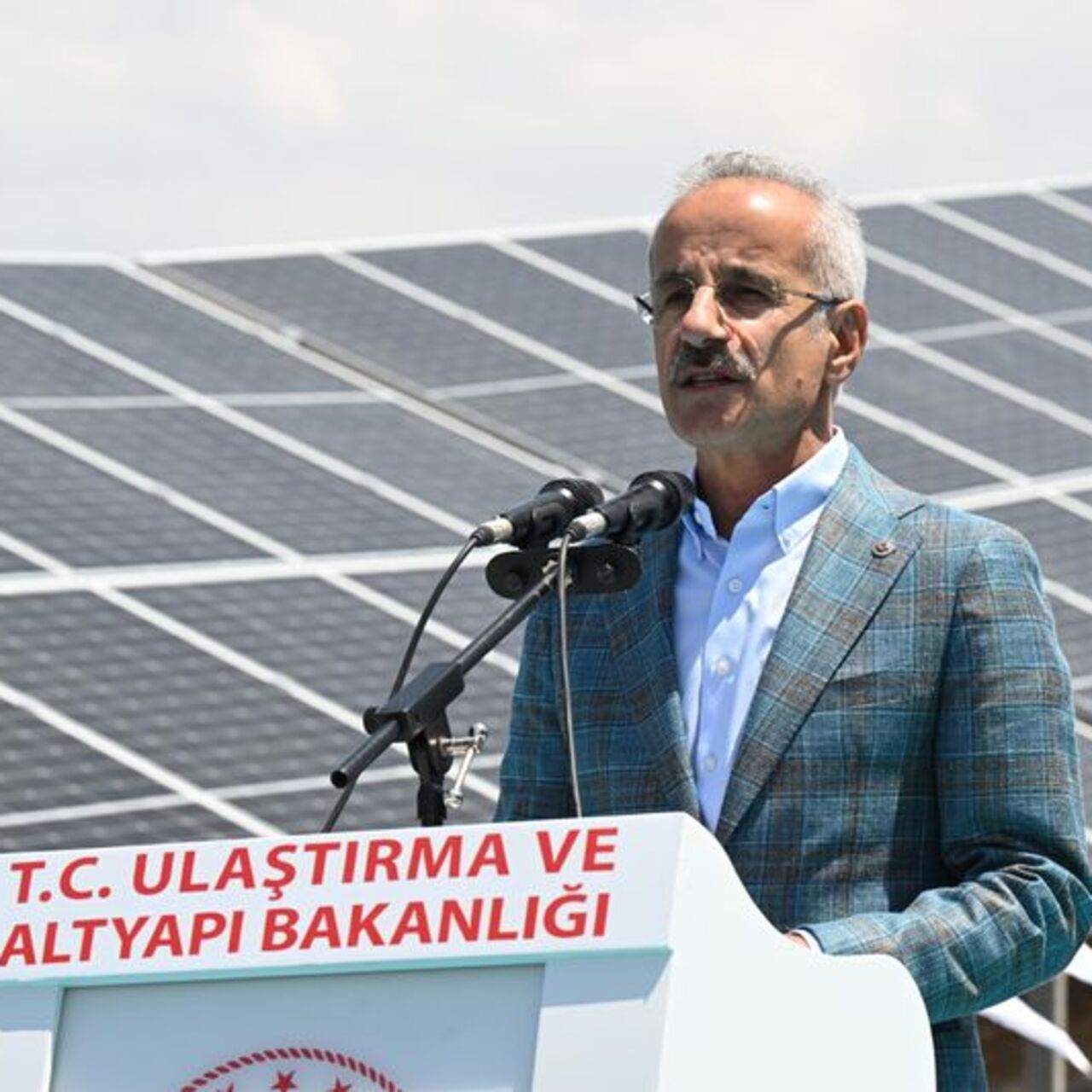 Kara yolları enerjisini güneşten alıyor