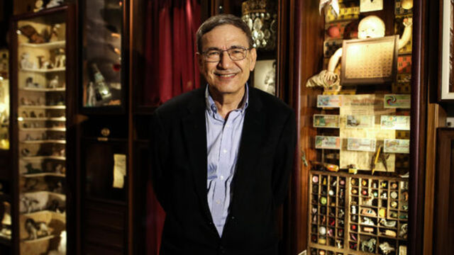 Kapanan "Al&acirc;addin'in D&uuml;kk&acirc;nı", m&uuml;cevherleşen "Kara Kitap"