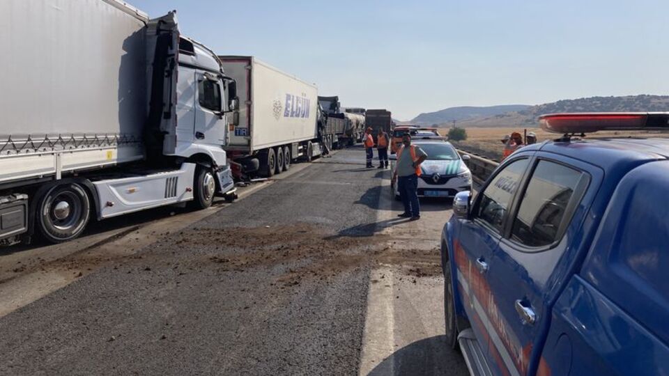 Zincirleme kaza: 1 ölü, 6 yaralı