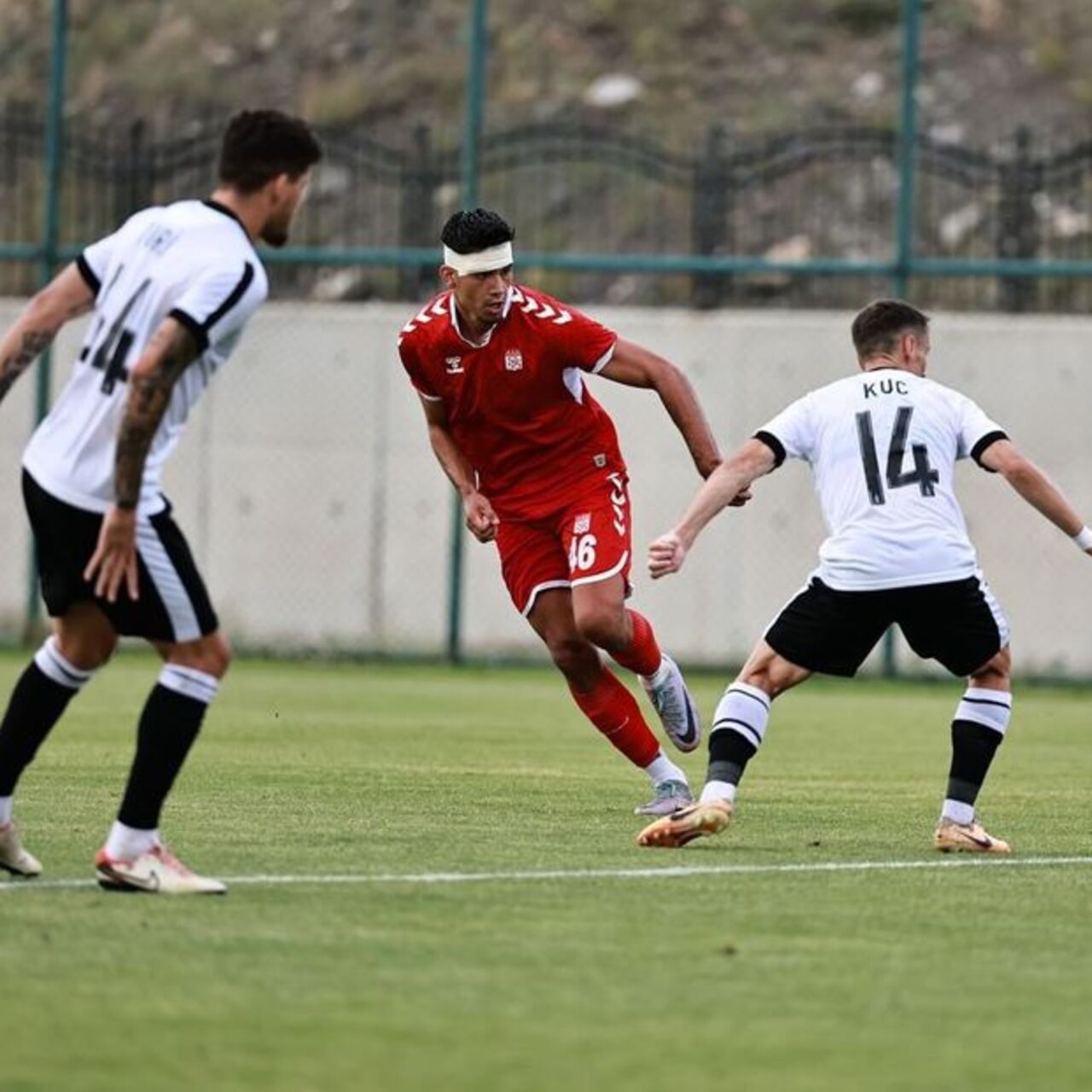 Sivasspor, Neftçi'yi geçemedi!