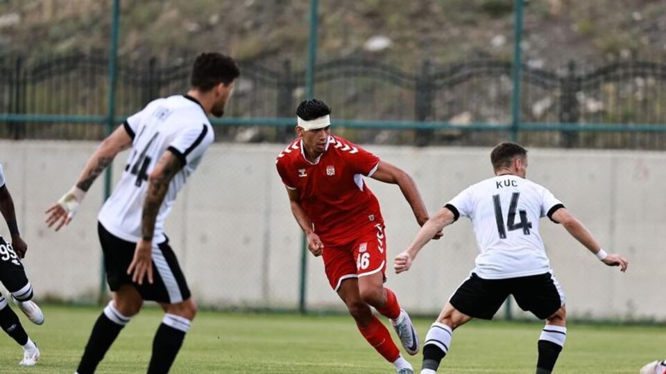 Sivasspor, Neftçi'yi geçemedi!
