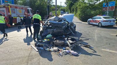 İki otomobile çarpıp kaçtı