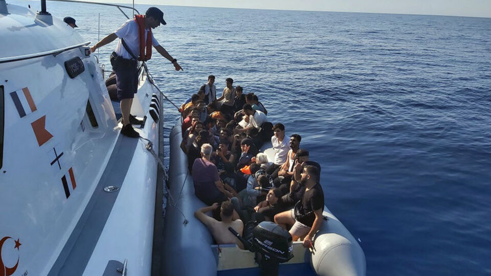 Fethiye açıklarında 73 düzensiz göçmen yakalandı
