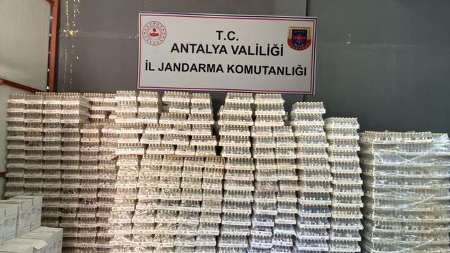 Antalya'da 800 litre kaçak içki ele geçirildi