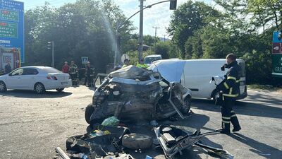 TIR'ın çarptığı otomobilde ağır yaralanan çocuk öldü