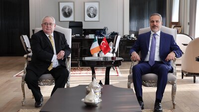 İrlanda Meclis Başkanı'yla görüştü