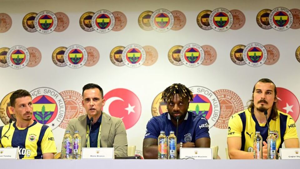 Fenerbahçe'de imza töreni düzenlendi!
