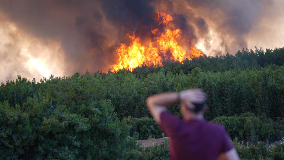 İzmir'de ve Balıkesir'de orman yangını