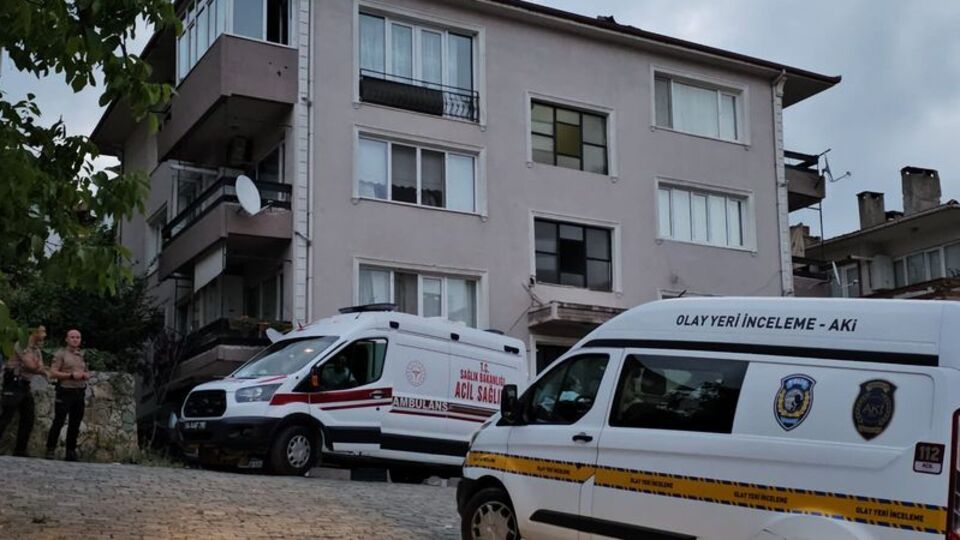 Yaşlı babasına kurşun yağdırdı!