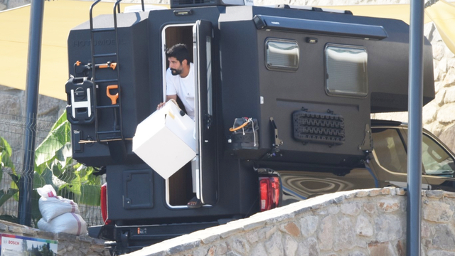 Pick-up'ını karavana çevirdi