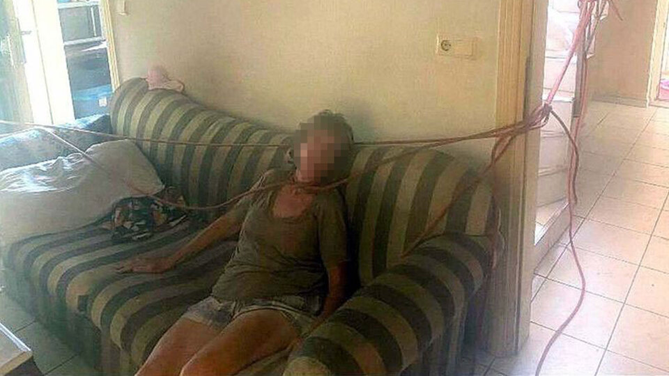 Eşini boynundan ve ayaklarından bağladı! Feci olay!