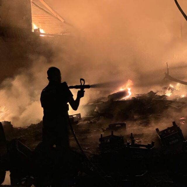 Yangında 3 ev zarar gördü