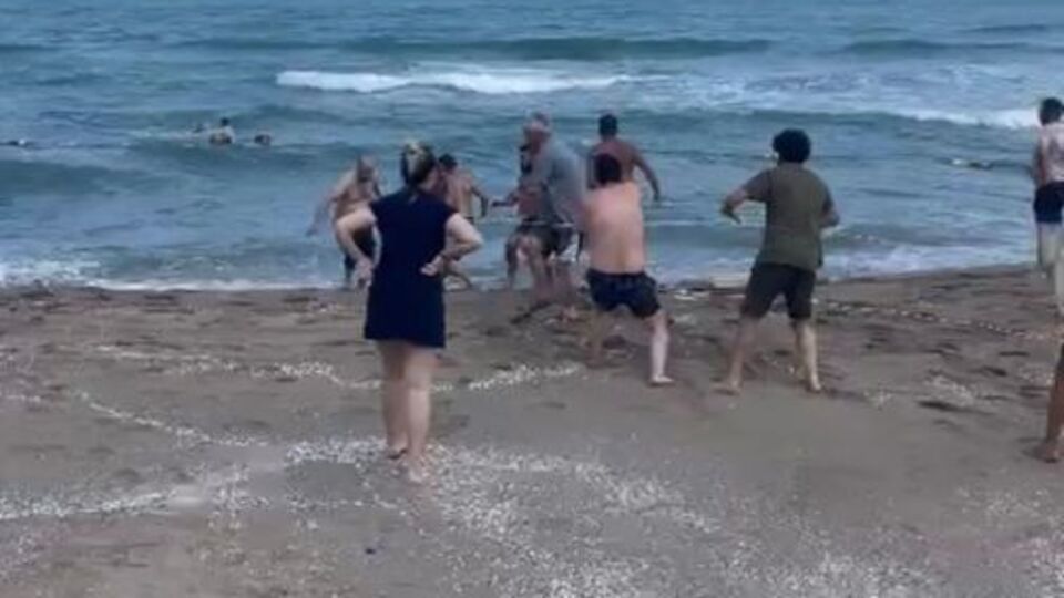 Son 3 saatte 9 kişi boğulma tehlikesi geçirdi, denize girmek yasaklandı