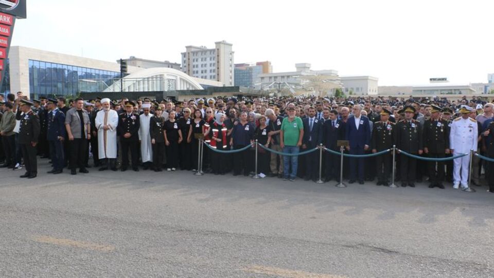 Şehit yarbay toprağa verildi