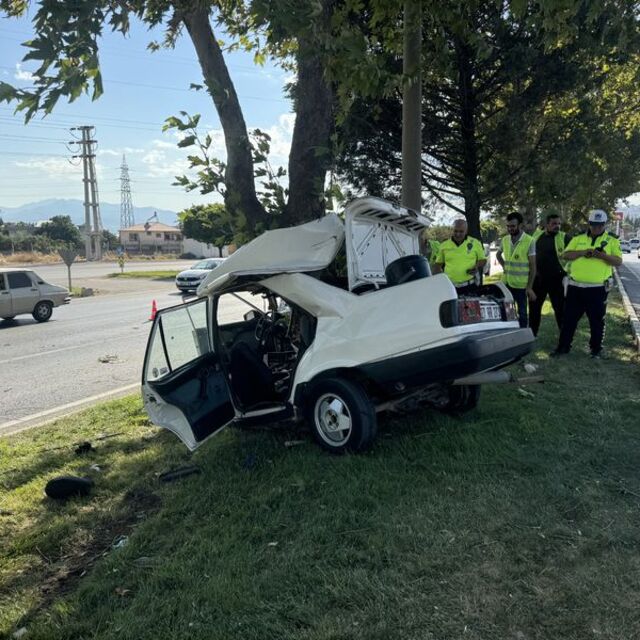 Otomobil ikiye bölündü!