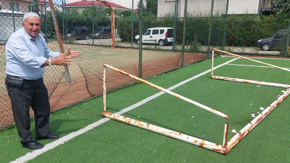 Üzerine kale direği devrilen 4 yaşındaki Selahattin yaşamını yitirdi