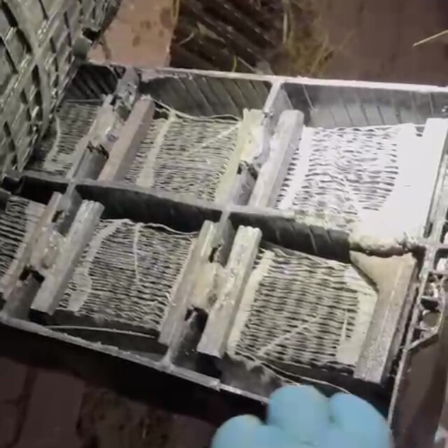 Akü içerisinden 11 kilo esrar çıktı