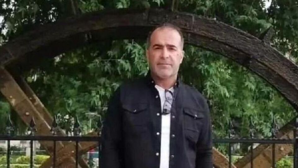 Kuzenini bıçaklayıp kaçtı