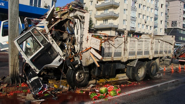 Uşak'ta feci kaza