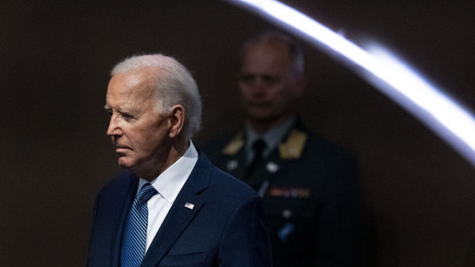 Trump'ı hedef aldı Biden'ı vurdu