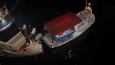 Haliç'e düştü! Üzerinden tekne geçti