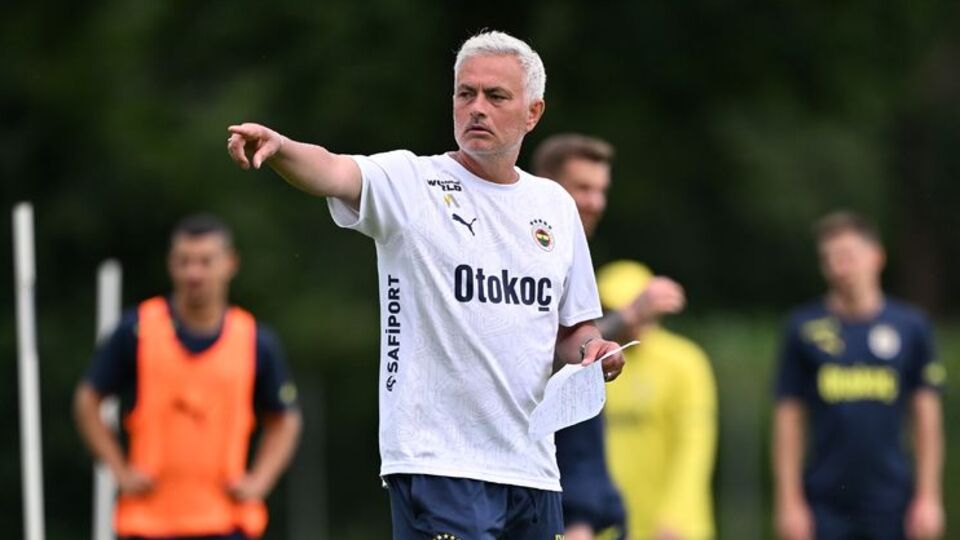 Mourinho'dan büyük sürpriz! İşte UEFA kadrosu