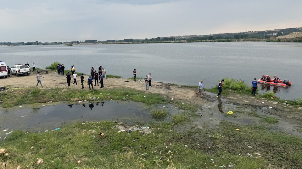 Meriç Nehri'ne giren 2 genç kayboldu